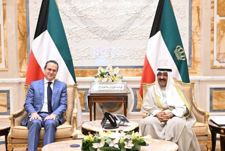 سمو-الأمير-يستقبل-وزير-النفط-والرئيس-التنفيذي-لـ-'شل'-ورئيس-مجموعة-شركاتها