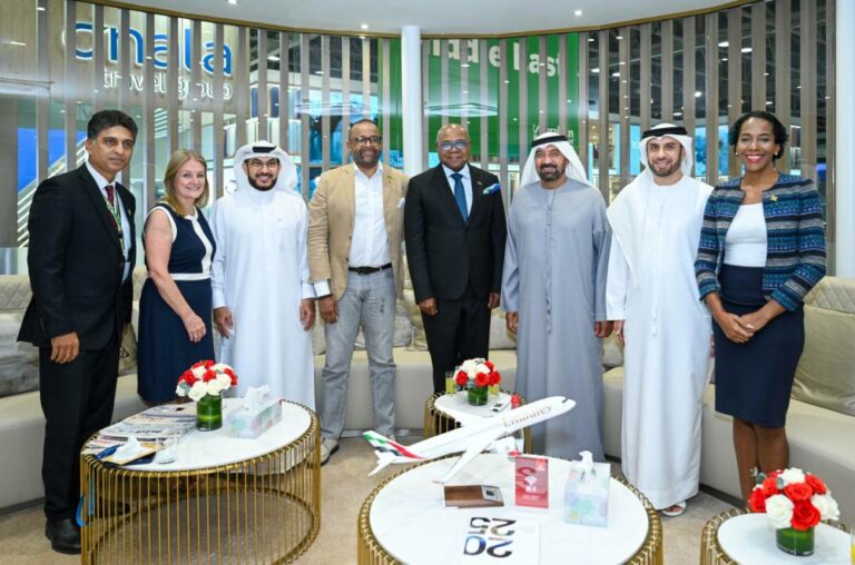 وفد-من-حكومة-جامايكا-يبحث-تحسين-الربط-الجوي-مع-طيران-الإمارات