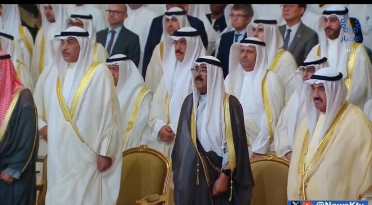 سمو-الأمير-يرعى-حفل-تكريم-أوائل-الخريجين-في-جامعة-الكويت