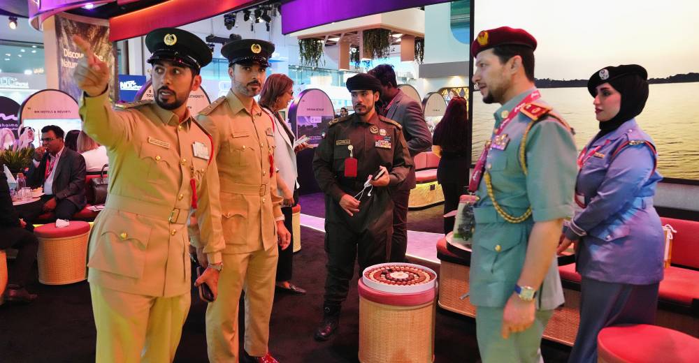 شرطة-رأس-الخيمة-تستعرض-خدماتها-خلال-سوق-السفر-بدبي