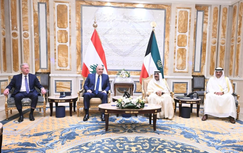 سمو-الأمير-والرئيس-اللبناني-يعقدان-جلسة-مباحثات-رسمية-تجمع-العلاقات-الأخوية-بين-البلدين