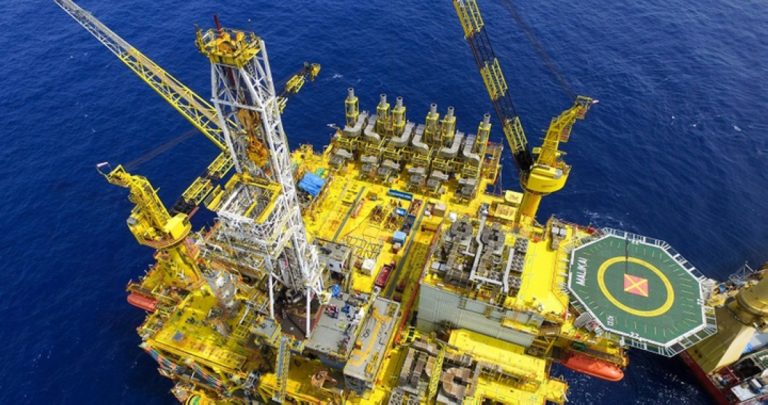 أسعار-النفط-تهبط-%23-إلى-64.6-دولار-وسط-تفاؤل-بالمحادثات-الأميركية-–-الإيرانية