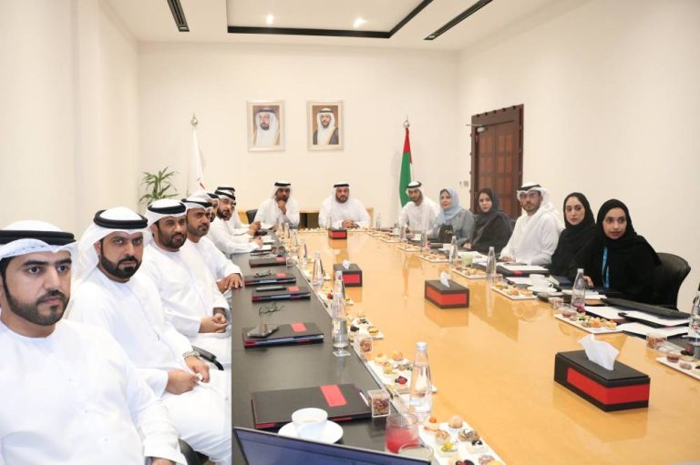 «استشاري-الشارقة»-يبحث-استعدادات-المطار-لاستيعاب-أعداد-المسافرين-المتزايدة
