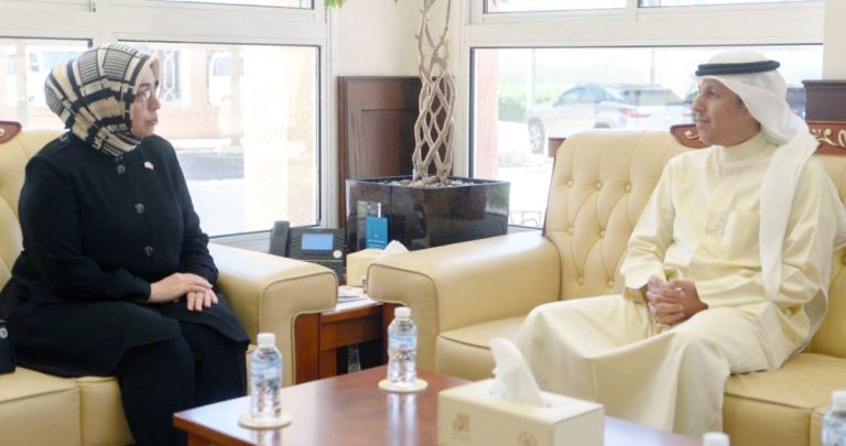 الوسمي-يبحث-مع-السفيرة-التركية-تعزيز-التعاون-وتبادل-الخبرات