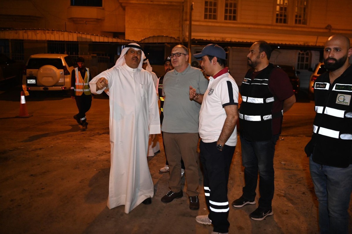 محافظ-حولي-يتفقد-أعمال-فرش-الأسفلت-في-الجابرية