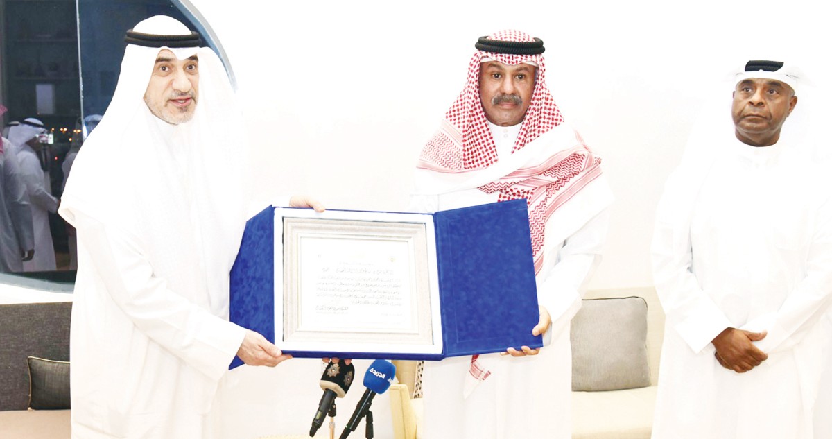 اليوسف-مُكرِّماً-الفريق-النواف:-نموذج-يُحتذى-وإنجازاته-محل-فخر