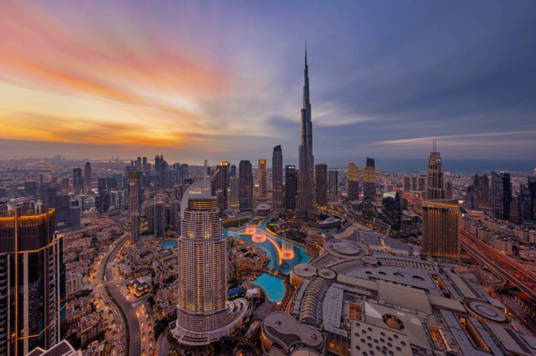 192-مليار-درهم-سوق-متوقع-للتكنولوجيا-والاتصالات-في-الإمارات-2025