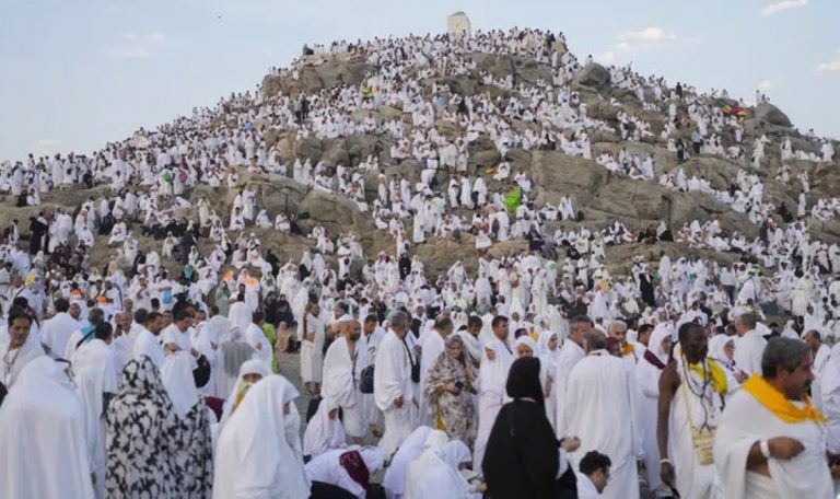 بعثة-الحج-تحذر-من-استخدام-أي-تصاريح-غير-نظامية-أو-توظيف-أفراد-خارج-الأطر-المصرح-بها
