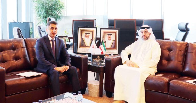 رئيس-'الطيران-المدني'-يبحث-مع-سفير-أوزبكستان-تعزيز-التعاون
