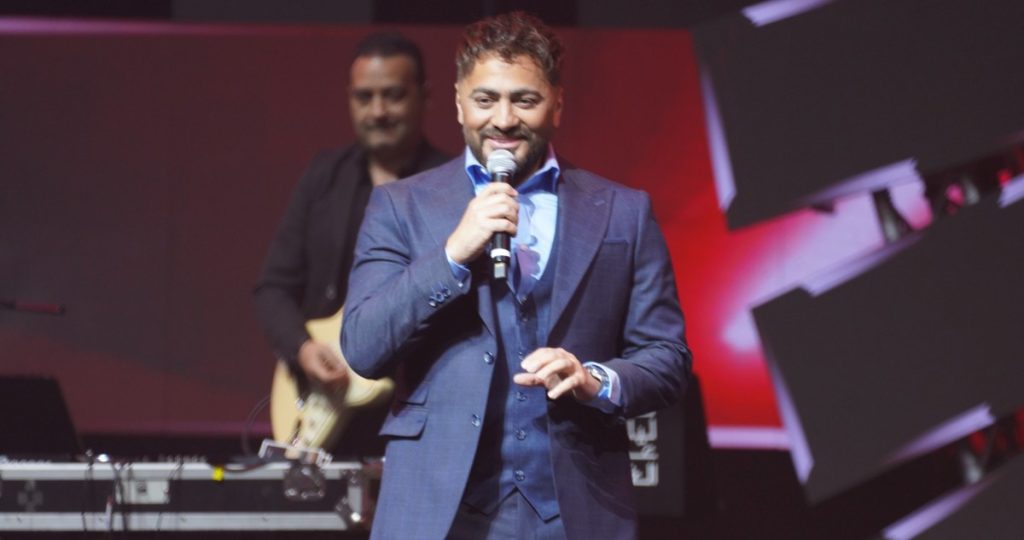 تامر-حسني-'هرمون-السعادة'…-وتامر-عاشور-بالعكاز-'هيجيلي-موجوع'