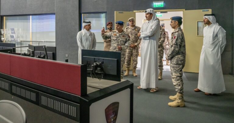 أمير-قطر-يزور-قاعدة-'العديد'-ويشيد-ببطولة-القوات-المسلحة