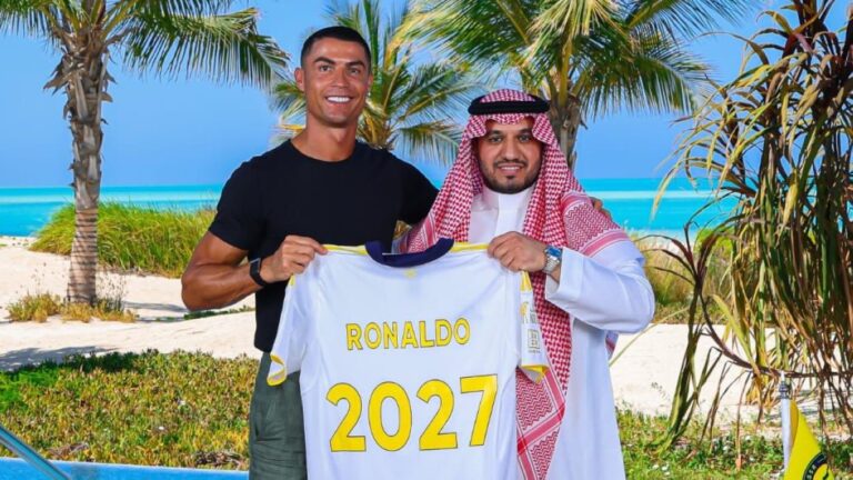 رسمياً…-كريستيانو-رونالدو-مستمر-مع-النصر-في-الموسم-الجديد