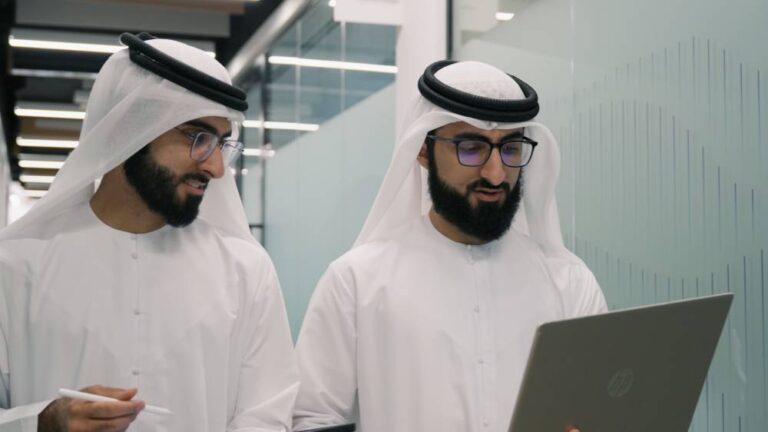 توأمان-إماراتيان-يطوران-نظام-قيادة-سيارات-«ذكياً»