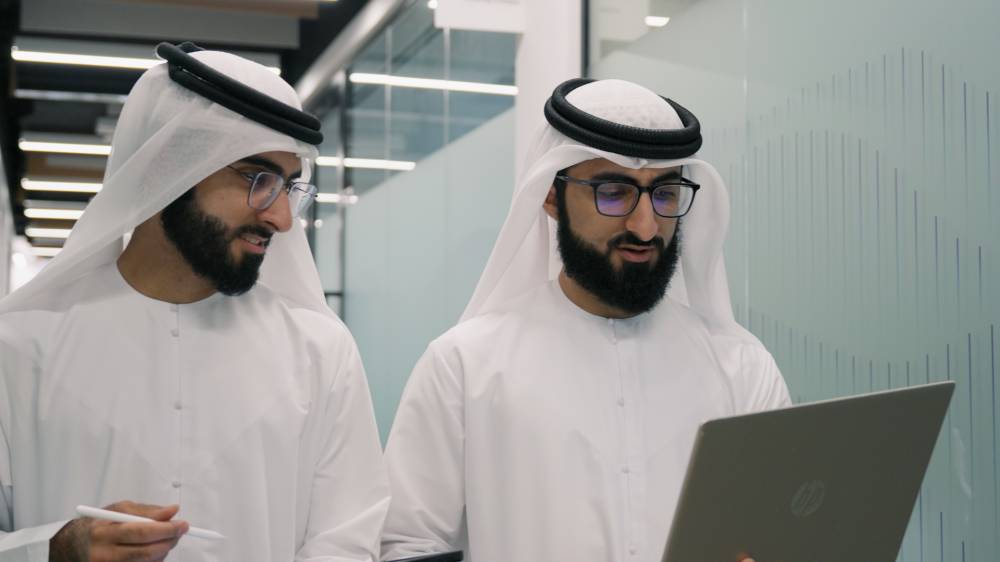 توأمان-إماراتيان-يطوران-نظام-قيادة-سيارات-«ذكياً»