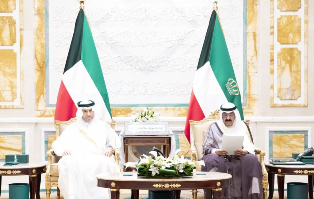 الأمير-يتسلم-رسالة-خطية-من-أمير-قطر