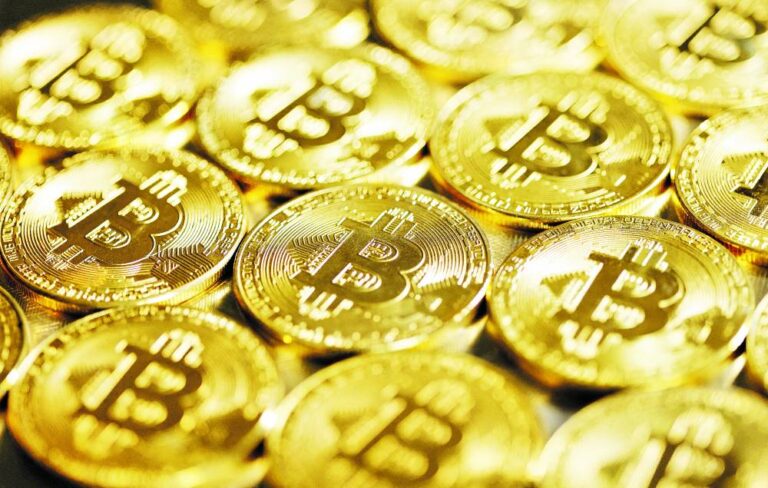 ذروة-«بيتكوين»-الجديدة-ترفع-أسهم-العملات-المشفرة-بأمريكا