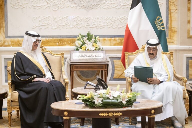 سمو-الأمير-يتسلم-دعوة-من-ولي-العهد-السعودي-للمشاركة-في-منتدى-'مبادرة-مستقبل-الاستثمار-2025'