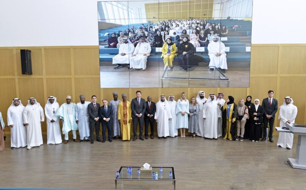 جامعة-الكويت-تحتفل-بتخريج-طلبة-وطالبات-منح-مركز-اللغات
