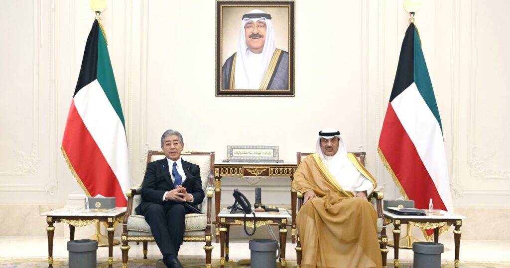 سمو-ولي-العهد-يستقبل-وزير-خارجية-اليابان