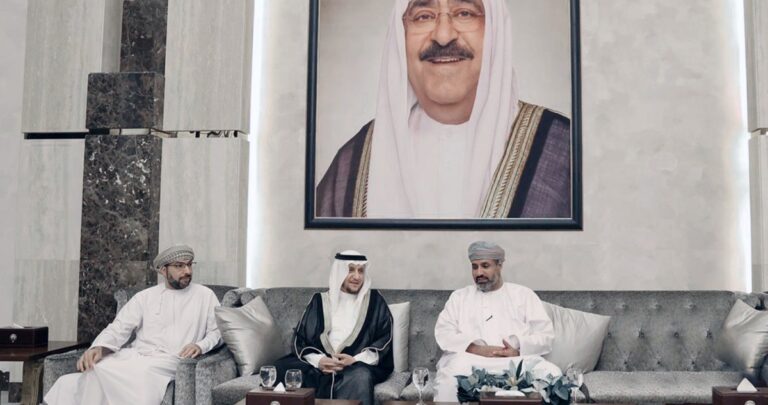 المعوشرجي-يستقبل-وزيري-التطوير-الإماراتية-والعمل-العُماني