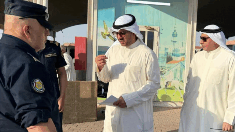 النويف-يتفقد-إجراءات-التفتيش-في-'العبدلي'-ويشيد-بيقظة-الجمركيين-وتفانيهم