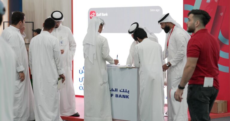 'الخليج'-يختتم-مشاركته-بملتقى-تنويري-الطلبة-المستجدين-في-'التطبيقي'