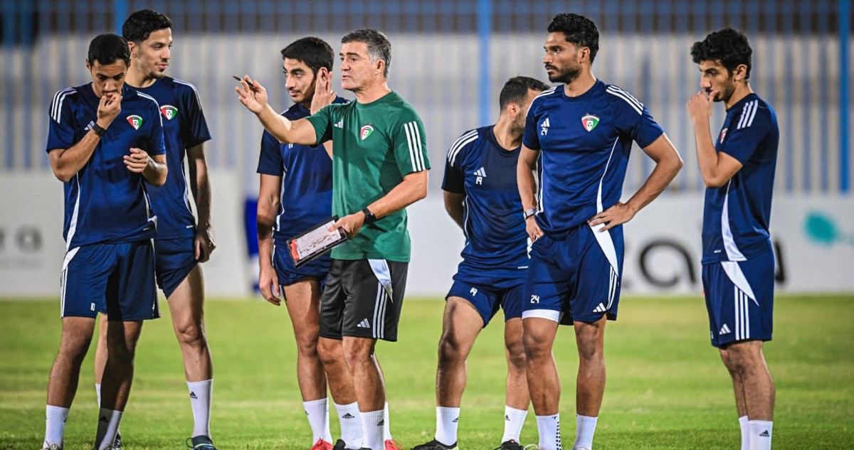الأزرق-يختتم-تدريباته-محلياً