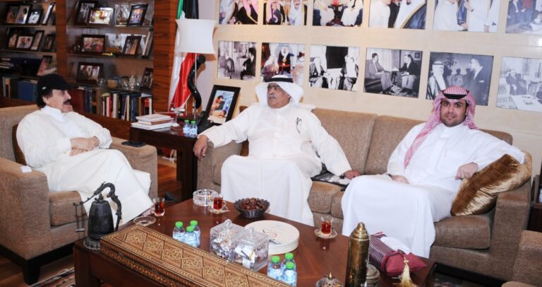 الجارالله-يشيد-بجهود-الباحث-فهد-الجربا-في-توثيق-تاريخ-القصر-الأحمر