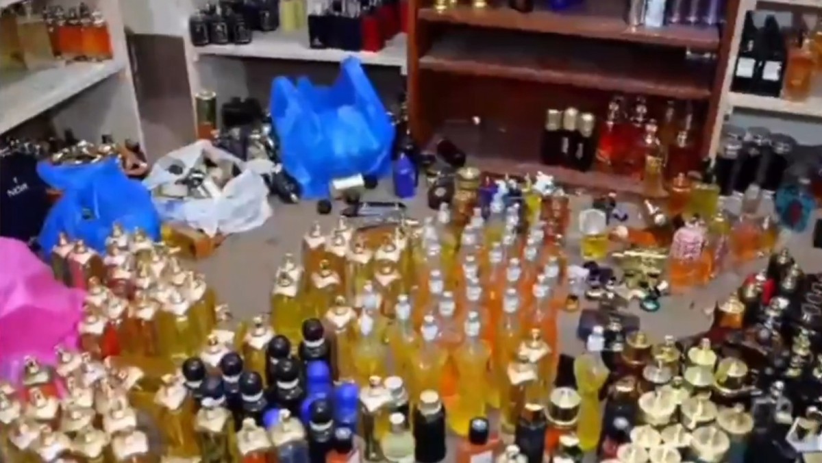 مداهمة-مصنع-لتقليد-وتعبئة-العطور-في-جليب-الشيوخ