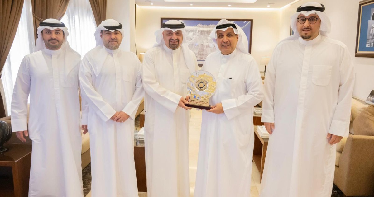 وزير-الديوان-الأميري-يستقبل-مجلس-إدارة-جمعية-العلاقات-العامة