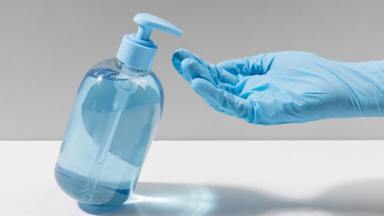الاتحاد-الأوروبي-يدرس-حظر-مادة-أساسية-في-معقمات-اليدين-والمطهرات