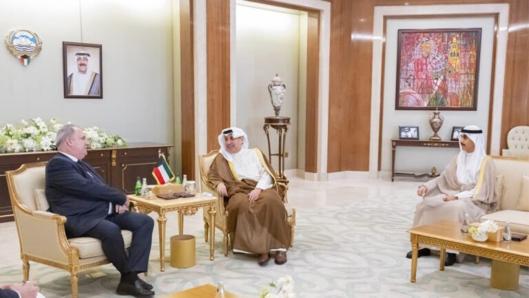 وزير-'الديوان-الأميري'-ورئيس-ديوان-ولي-العهد-يبحثان-مع-سفير-أذربيجان-العلاقات-الثنائية