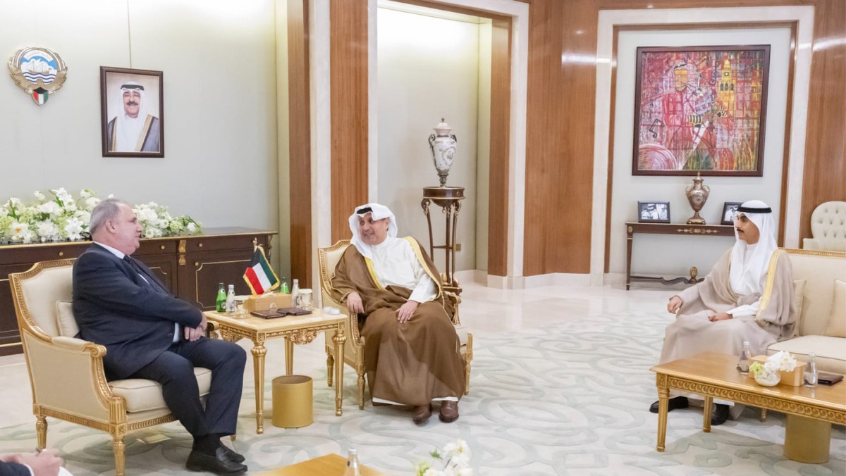 وزير-'الديوان-الأميري'-ورئيس-ديوان-ولي-العهد-يبحثان-مع-سفير-أذربيجان-العلاقات-الثنائية