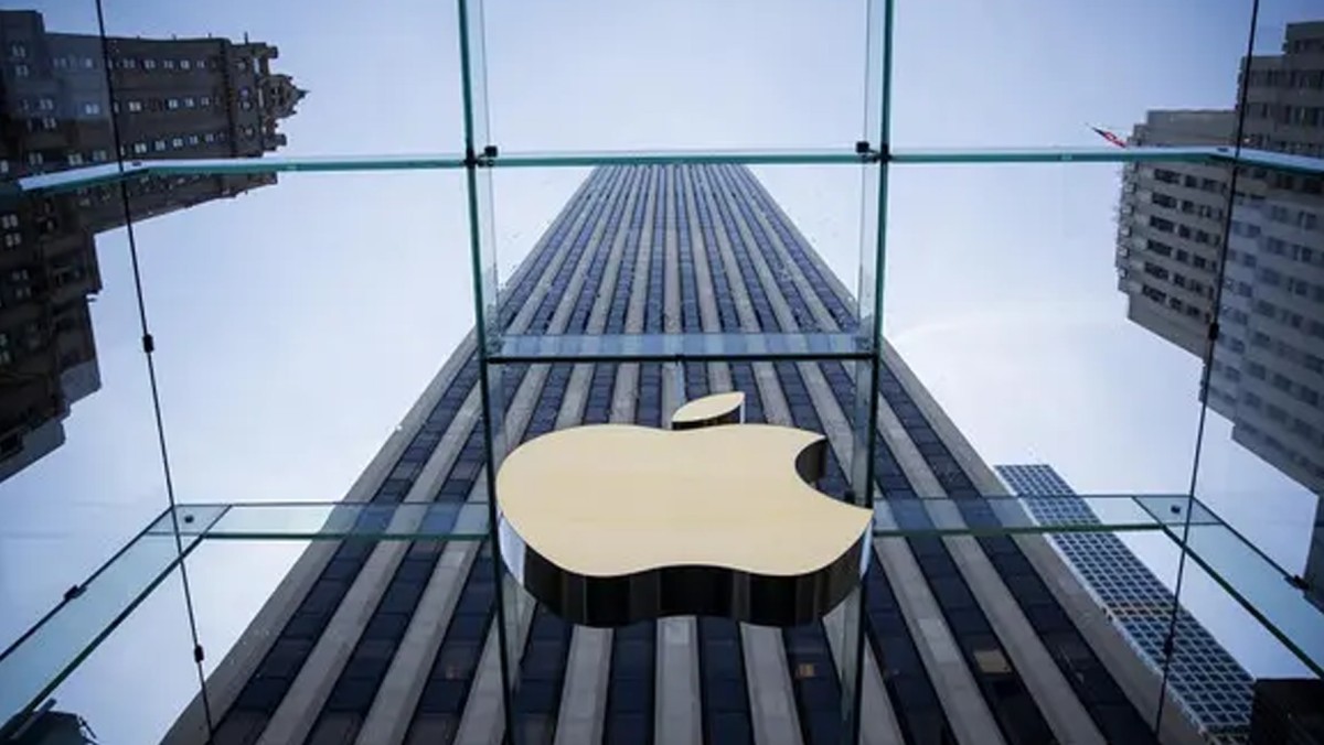 'آبل'-تكسر-المعايير:-أول-آيفون-قابل-للطي-والأرفع-في-هواتفها