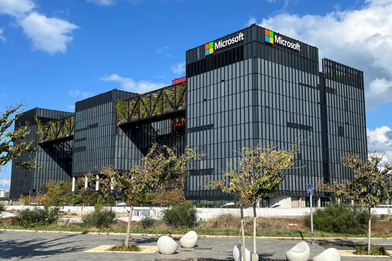 مايكروسوفت-ترفع-حصتها-في-«أوبن-أيه-آي»-إلى-27%