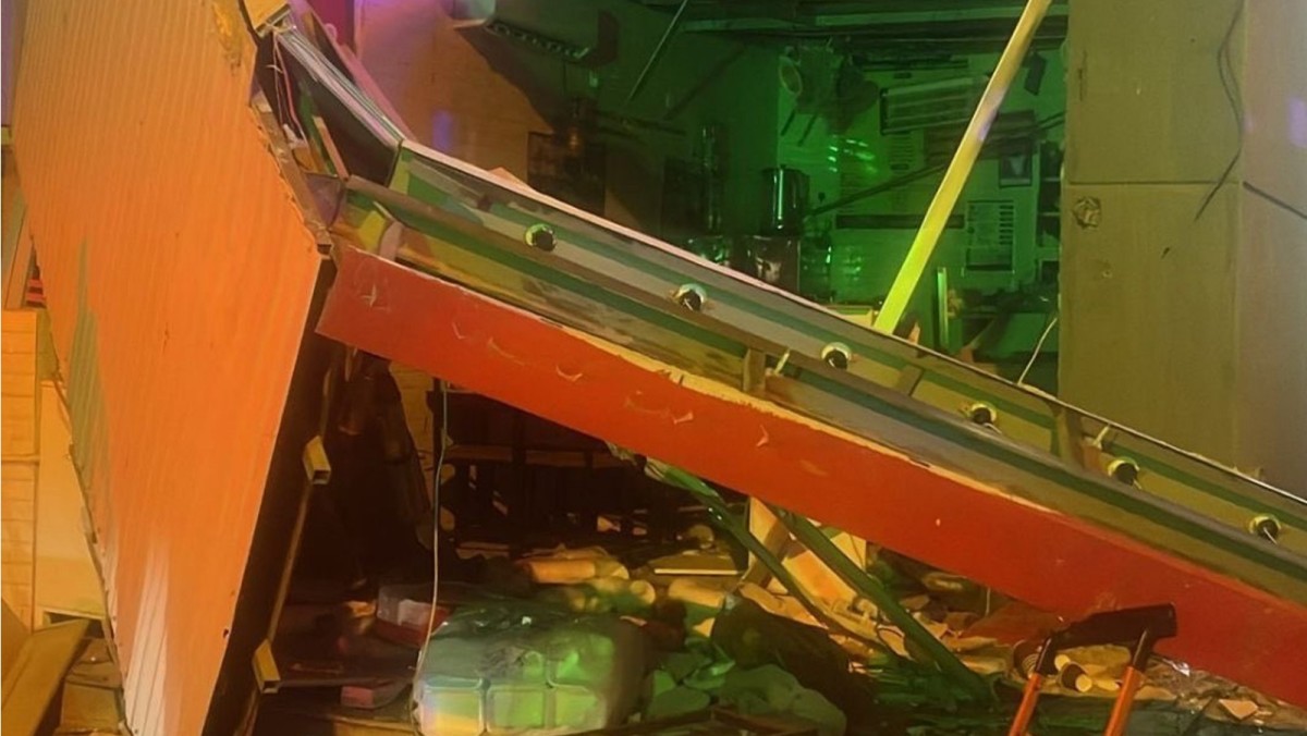 فرق-الإطفاء-تسيطر-على-انفجار-ناتج-عن-تسرب-غاز-في-مطعم-بالفروانية