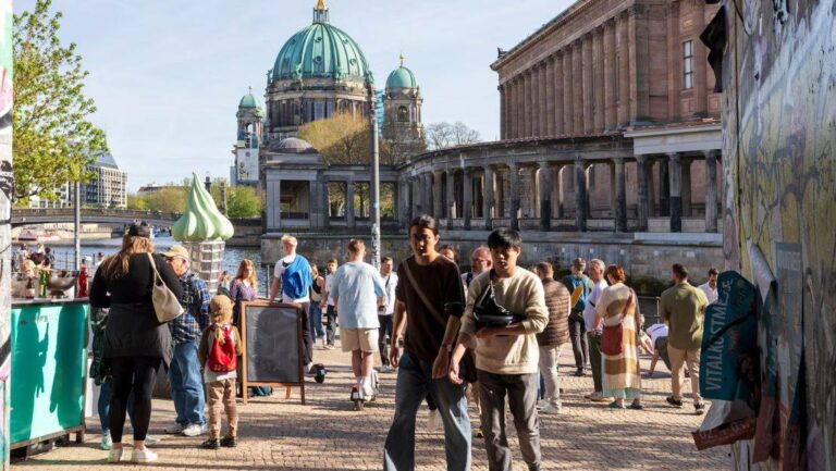 برلين.-لوحة-فنية-نابضة-بالحياة