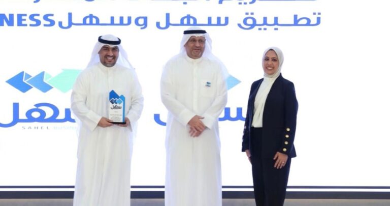 العمر-يُكرّم-'السكنية'-نظير-تميزها-في-الخدمات-الإلكترونية