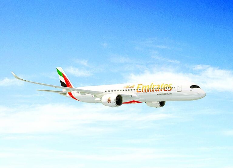 «الإمارات»-بصدد-توفير-خدمة-«ستارلينك»-على-متن-طائراتها