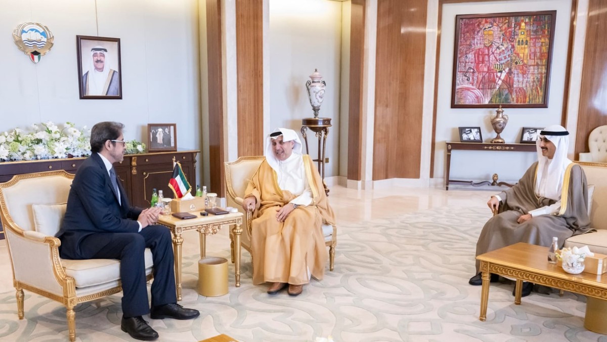 وزير-'الديوان-الأميري'-ورئيس-ديوان-ولي-العهد-يبحثان-تعزيز-العلاقات-مع-سفراء-تونس-وليبيا-وبنين-والصومال