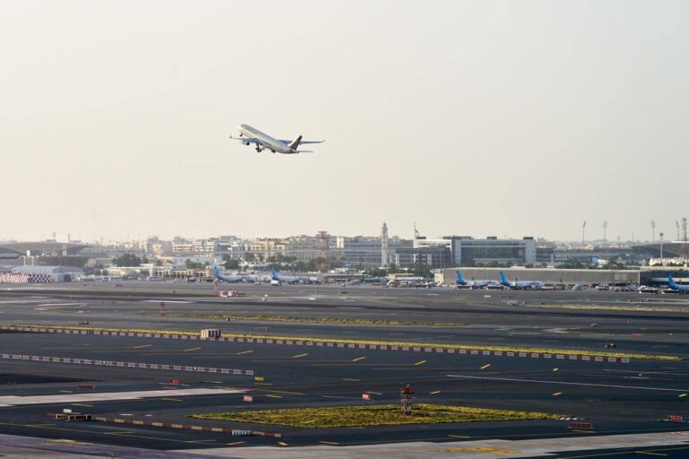 مطار-دبي.-95-مليون-مسافر-2025-ويبلغ-طاقته-القصوى-في-العام-2031