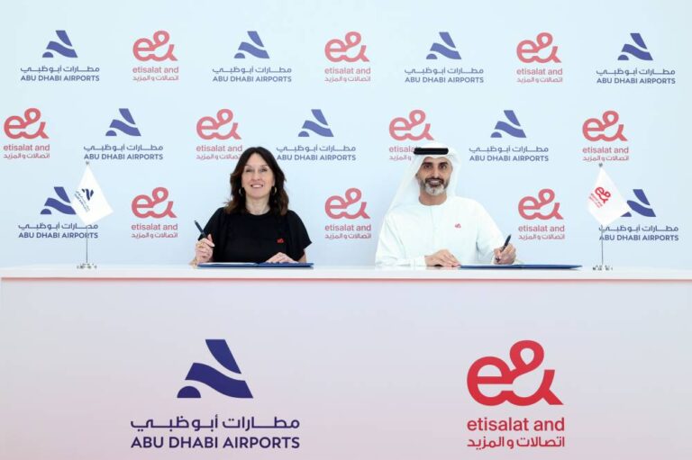 مطارات-أبوظبي-و«إي-آند»-تقدّمان-شرائح-اتصال-للزوّار