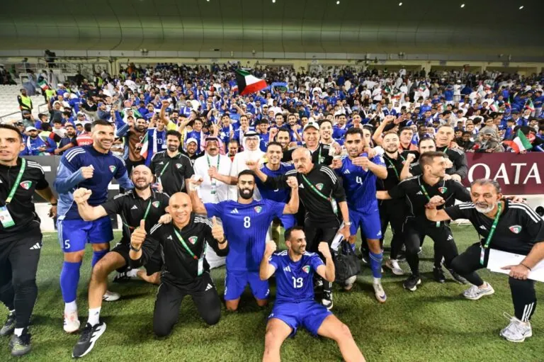 'زين'-رافقت-جماهير-'الأزرق'-للدوحة-وشاركتهم-فرحة-التأهّل-لكأس-العرب
