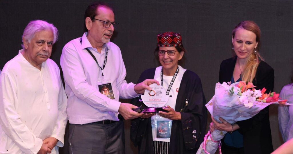 'حيث-تموت-الكلمات'-رسالة-عميقة-في-'مهرجان-الثقافة-العالمي-2-'