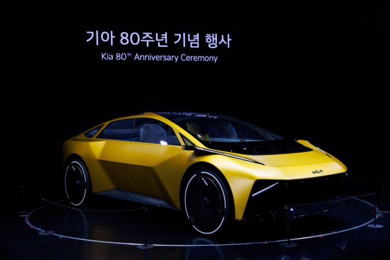 كيا-الثمانينية-تجدد-شبابها-بسيارة-مستقبلية