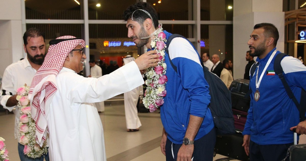 المري-استقبل-'أزرق-الطائرة'-ثالث-العرب