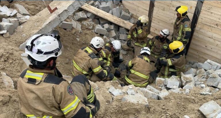 'الإطفاء':-وفاة-شخصين-إثر-انهيار-جدار-في-مبنى-قيد-الإنشاء-بالري