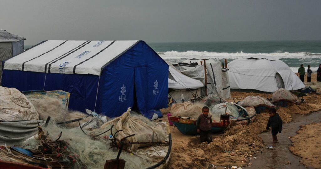 'حماس'-تقترح-تجميد-سلاحها-مقابل-هدنة-طويلة…-وإسرائيل:-سيُنزع