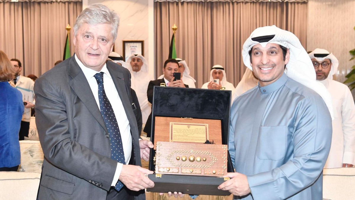 وزير-'الإعلام'-يبحث-مع-وزير-الشؤون-التجارية-الخارجية-الفرنسي-تعزيز-التعاون-الثنائي