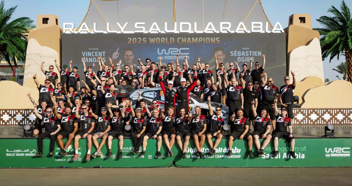 تتويج-فريق'تويوتا-جازو'للسباقات-بلقب-بطولة-العالم-في-السعودية